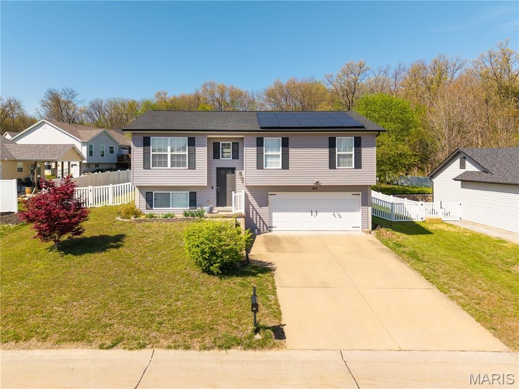 303 Silica Drive , Festus, MO 63028 Main Photo