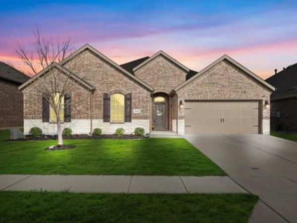 3516 Tunnel Avenue, Aubrey, TX 76227