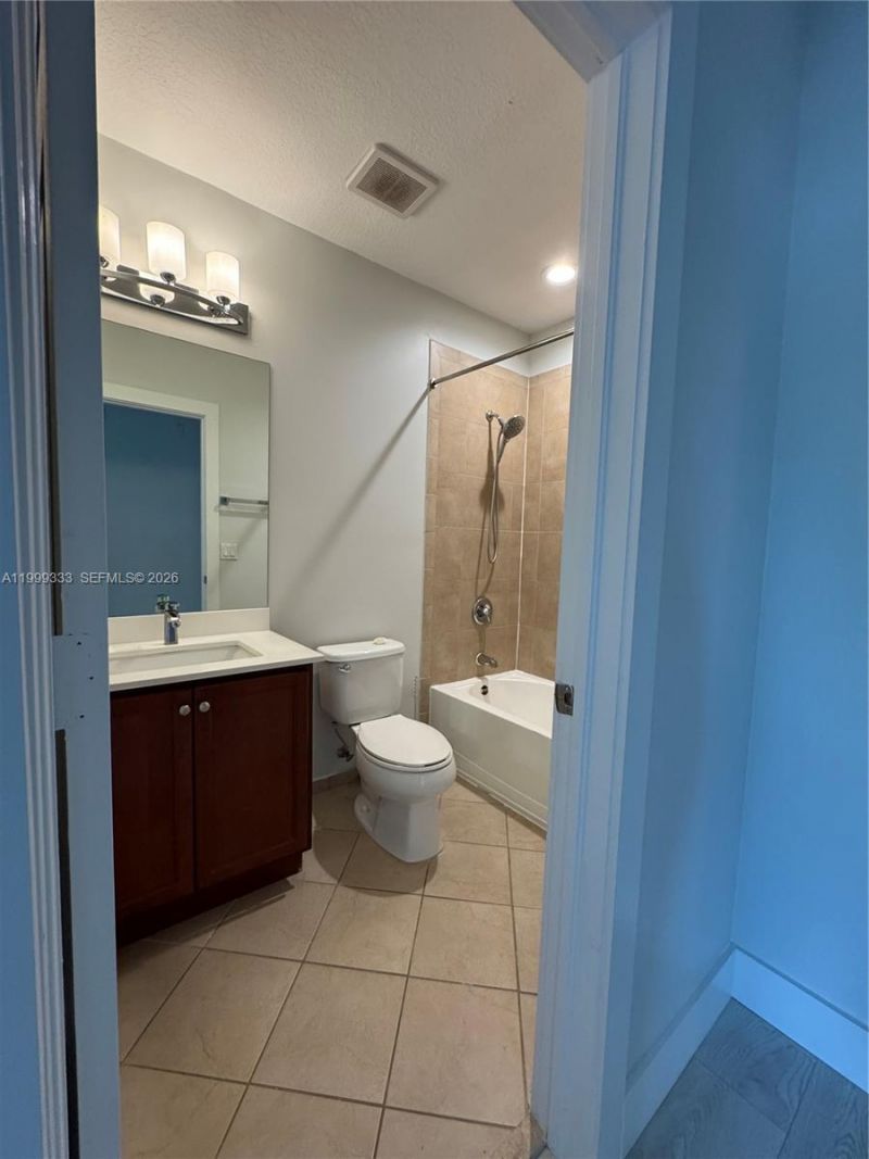 11601 NW 89th St, Unit 209, Doral, FL 33178 Photo