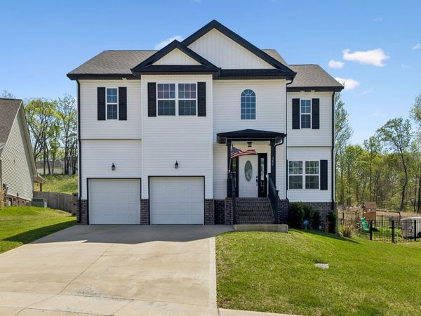 380 Barry Dr, Clarksville, TN 37040