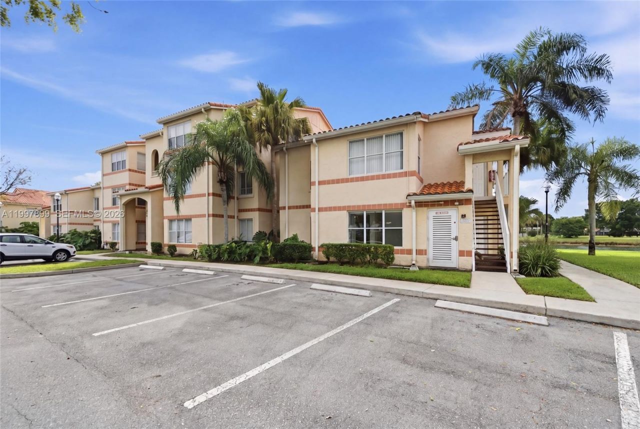 3310 N Pinewalk Dr N, Unit 1817, Margate, FL 33063 Main Photo