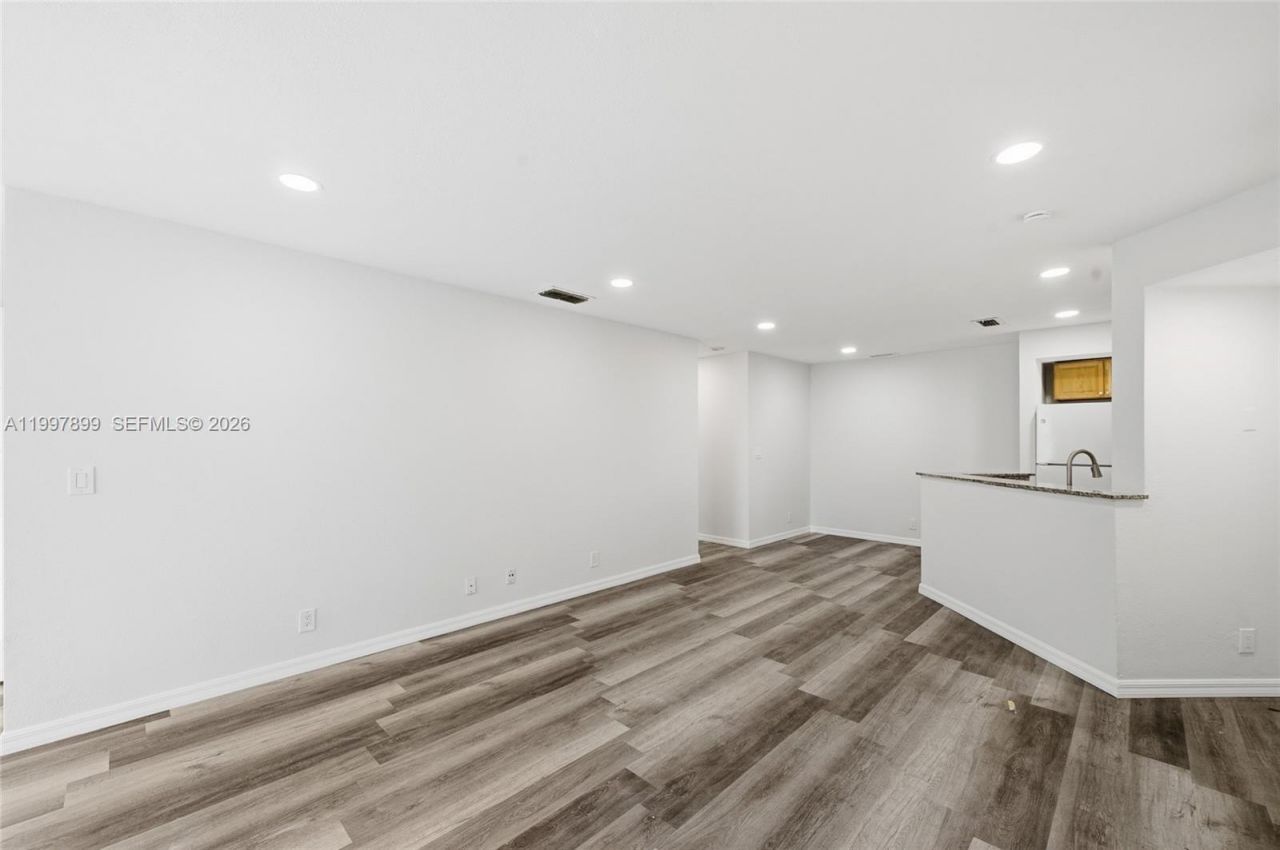 3310 N Pinewalk Dr N, Unit 1817, Margate, FL 33063 Photo