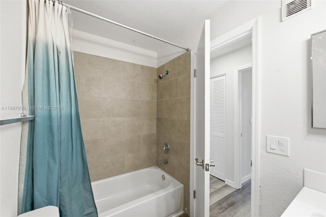 3310 N Pinewalk Dr N, Unit 1817, Margate, FL 33063 Photo