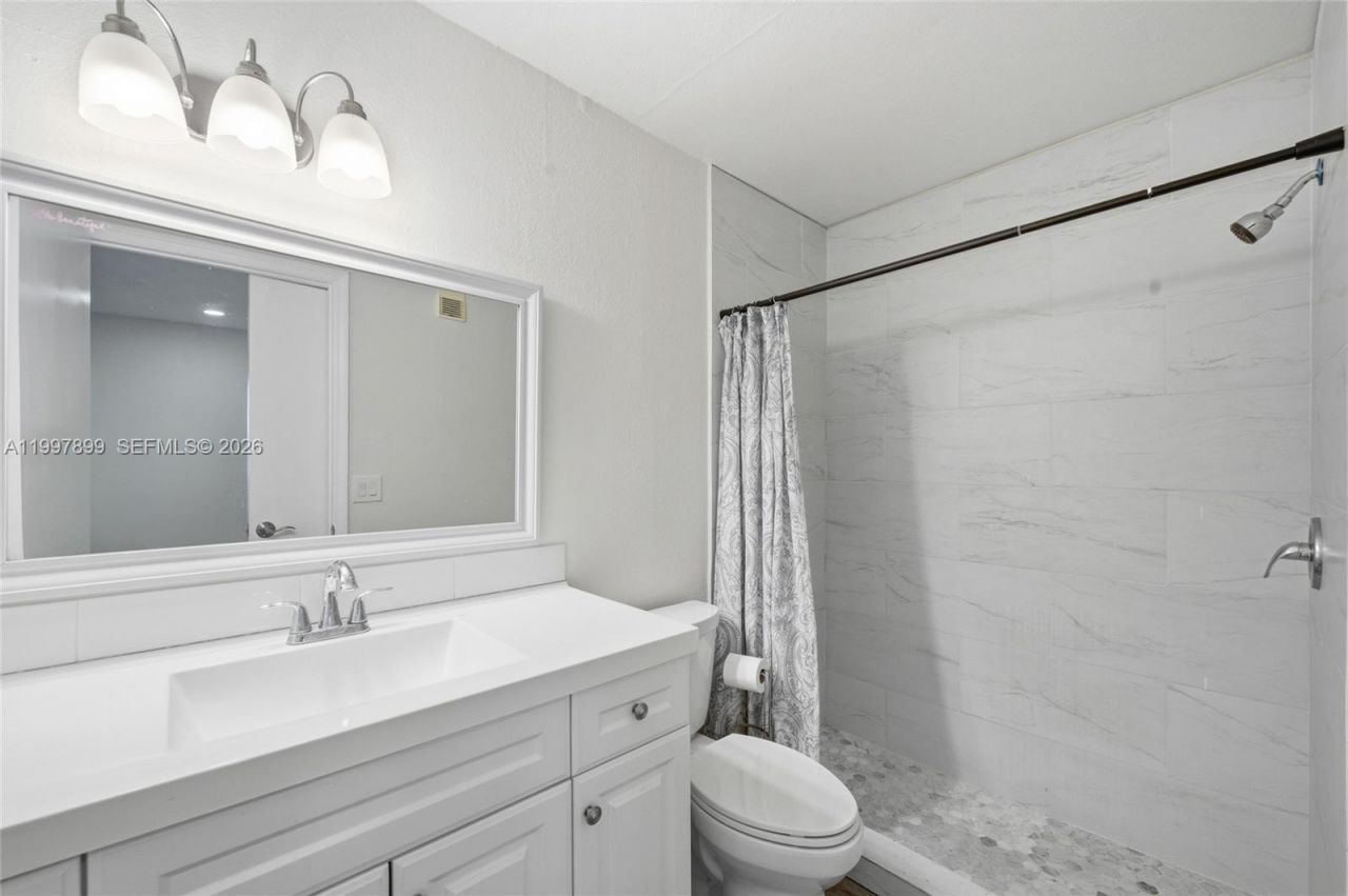 3310 N Pinewalk Dr N, Unit 1817, Margate, FL 33063 Photo