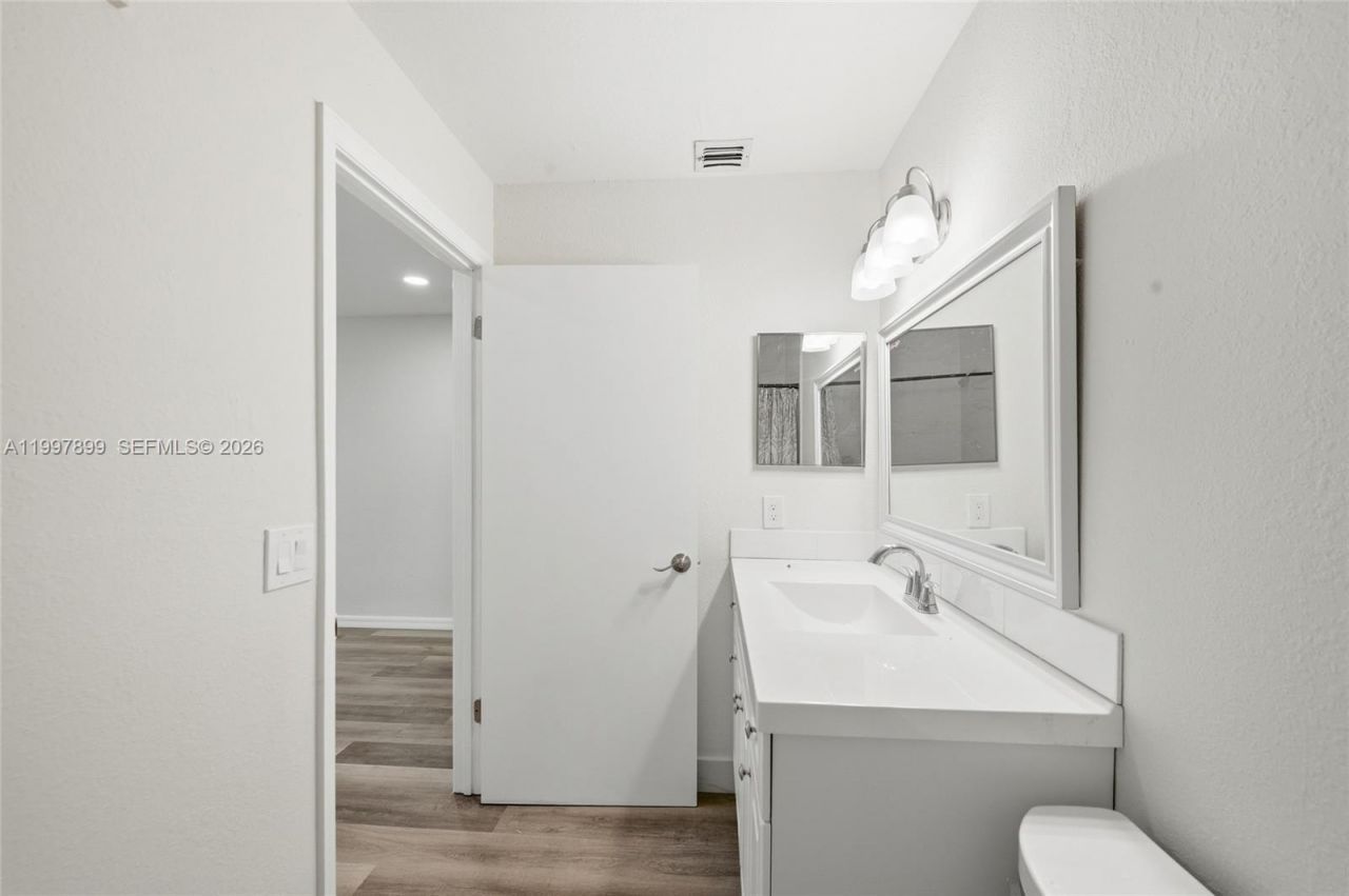 3310 N Pinewalk Dr N, Unit 1817, Margate, FL 33063 Photo