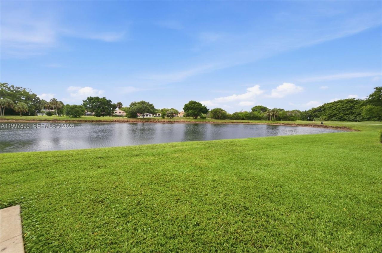 3310 N Pinewalk Dr N, Unit 1817, Margate, FL 33063 Photo