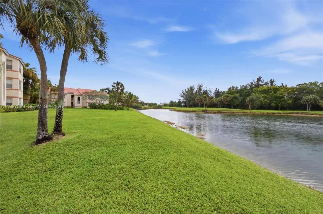 3310 N Pinewalk Dr N, Unit 1817, Margate, FL 33063 Photo