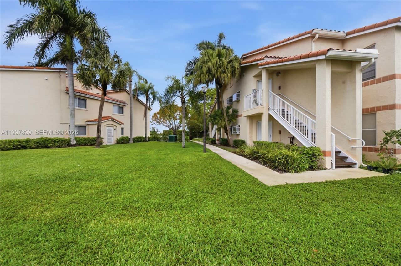 3310 N Pinewalk Dr N, Unit 1817, Margate, FL 33063 Photo