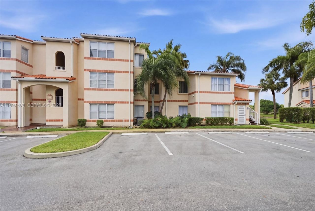 3310 N Pinewalk Dr N, Unit 1817, Margate, FL 33063 Photo
