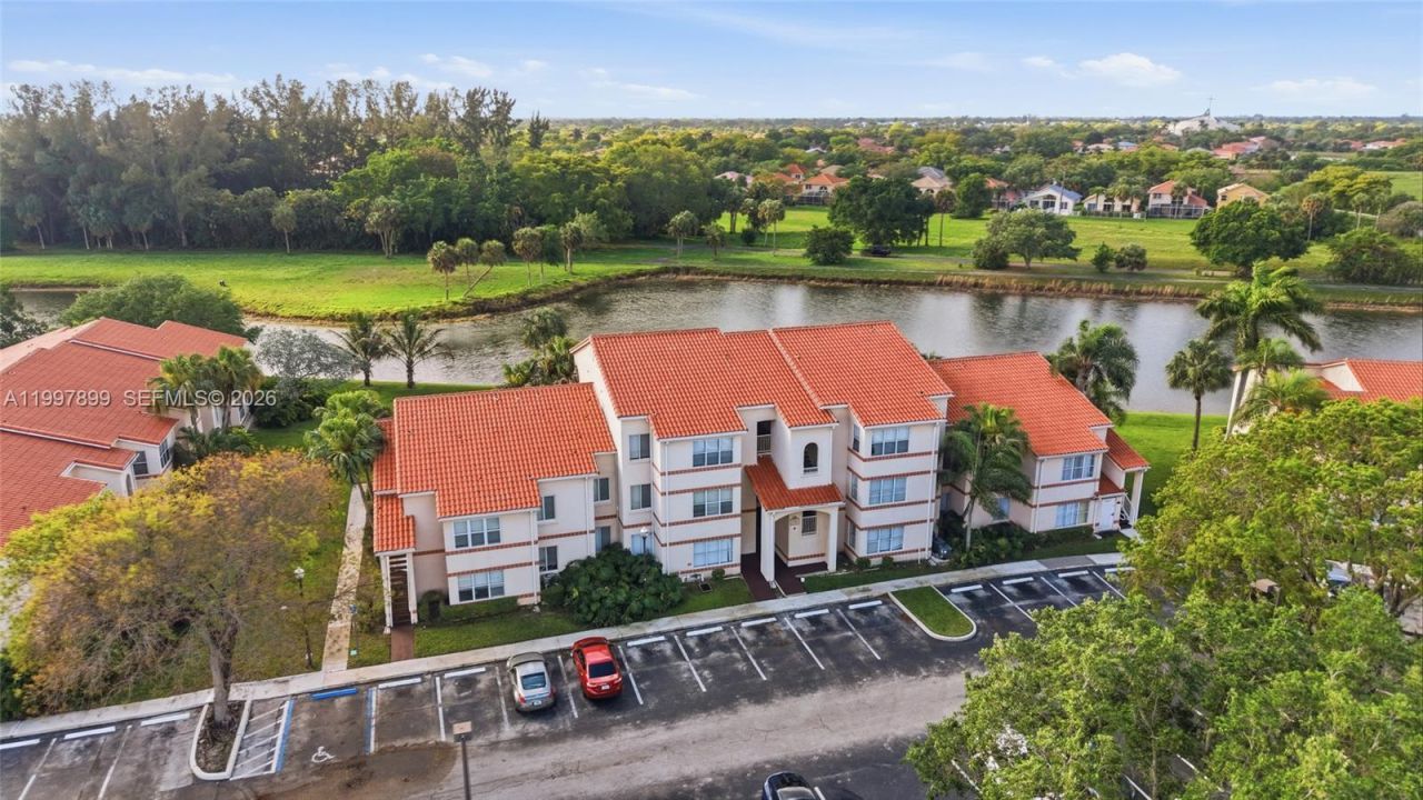 3310 N Pinewalk Dr N, Unit 1817, Margate, FL 33063 Photo