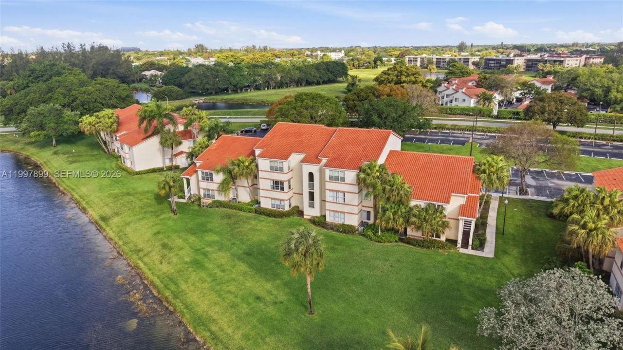 3310 N Pinewalk Dr N, Unit 1817, Margate, FL 33063 Photo