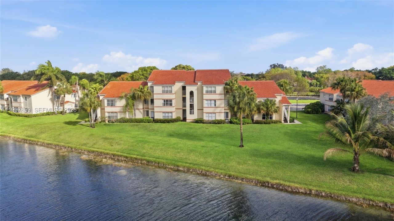 3310 N Pinewalk Dr N, Unit 1817, Margate, FL 33063 Photo