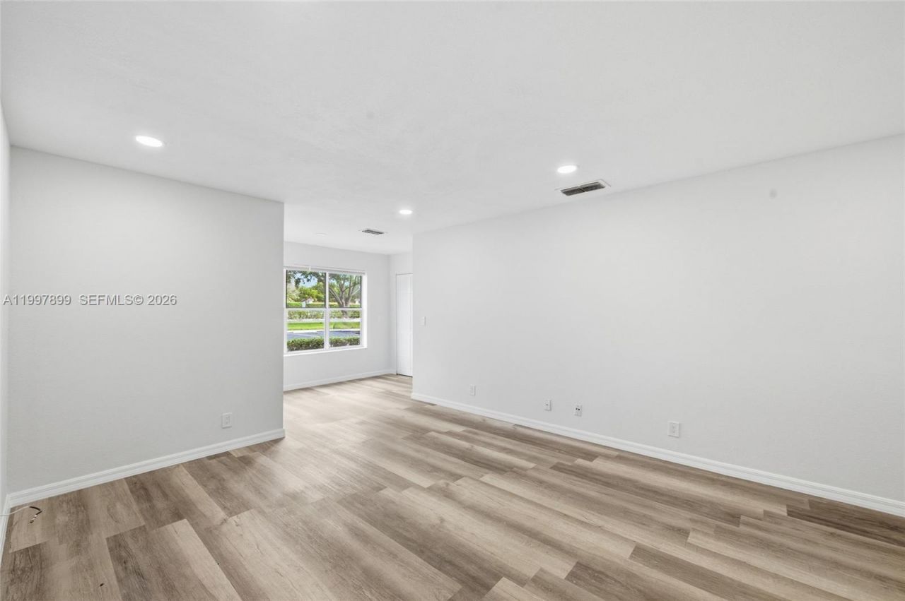 3310 N Pinewalk Dr N, Unit 1817, Margate, FL 33063 Photo