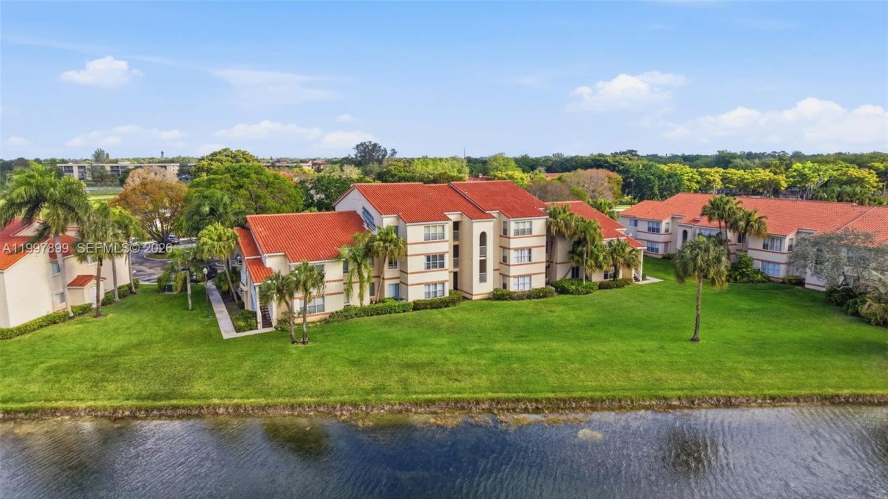 3310 N Pinewalk Dr N, Unit 1817, Margate, FL 33063 Photo