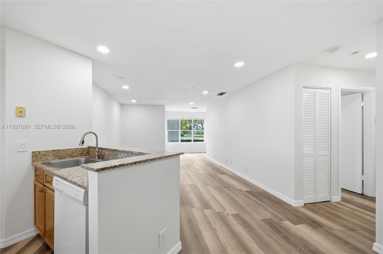 3310 N Pinewalk Dr N, Unit 1817, Margate, FL 33063 Photo