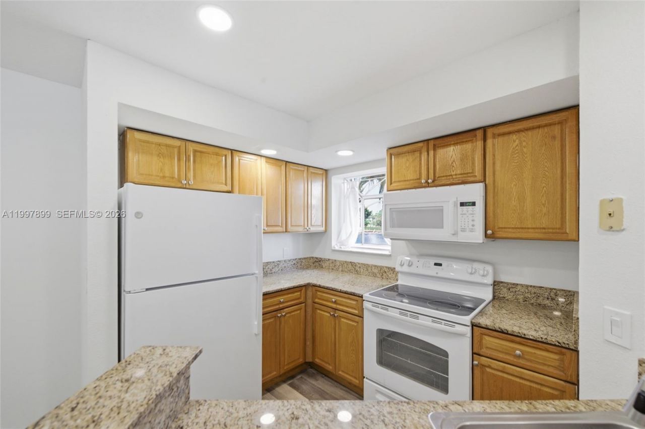 3310 N Pinewalk Dr N, Unit 1817, Margate, FL 33063 Photo