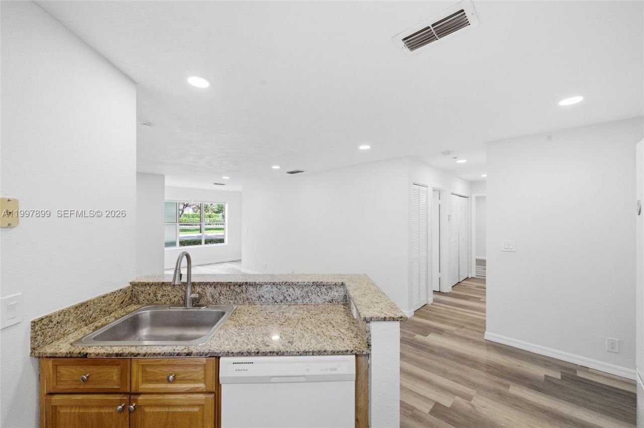 3310 N Pinewalk Dr N, Unit 1817, Margate, FL 33063 Photo