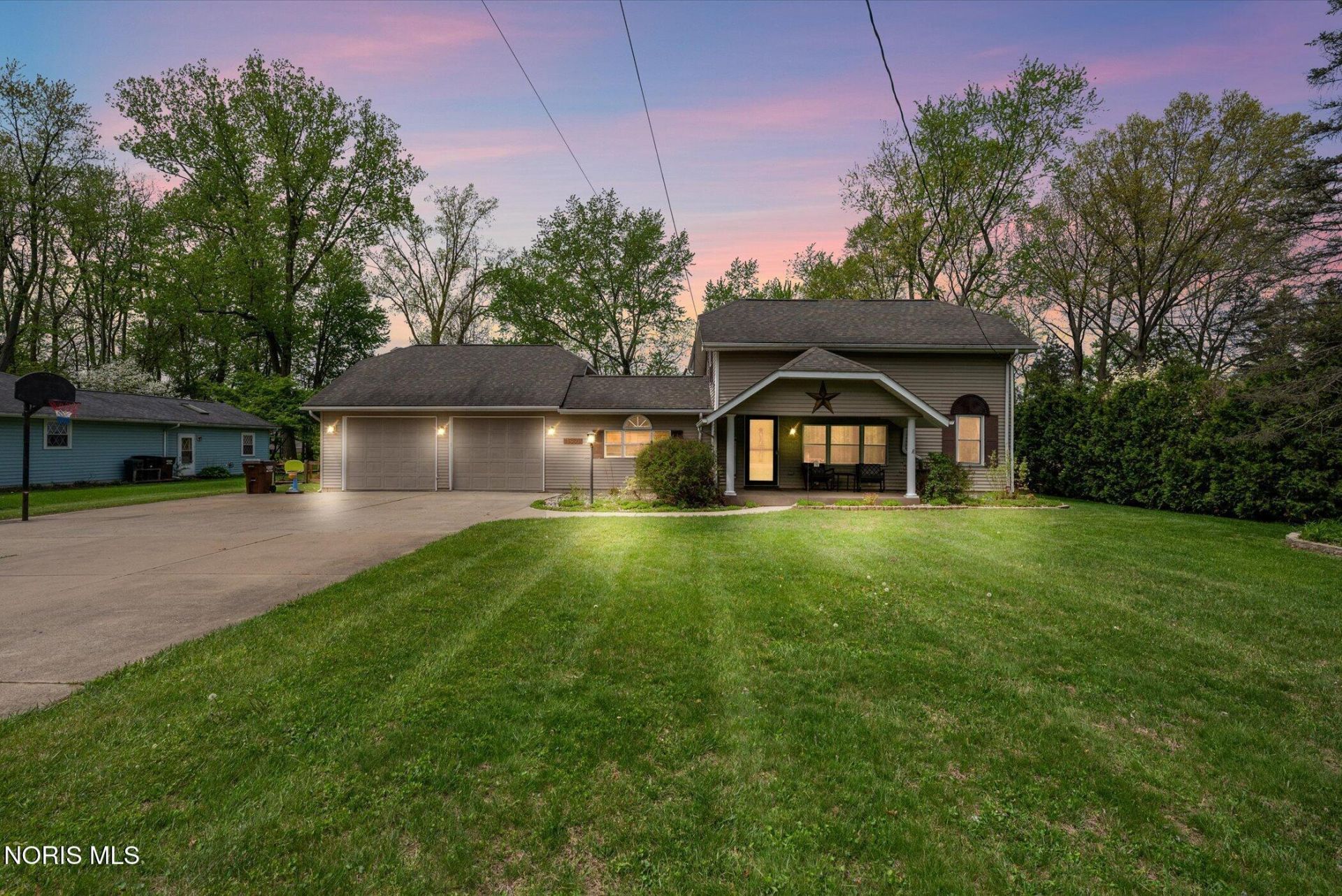 1860 Connecticut Boulevard, Holland, OH 43528 Main Photo
