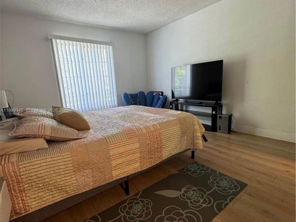 5201 Geneva Way, Unit 209, Doral, FL 33166