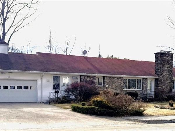 33 Slater St, Webster, MA 01570