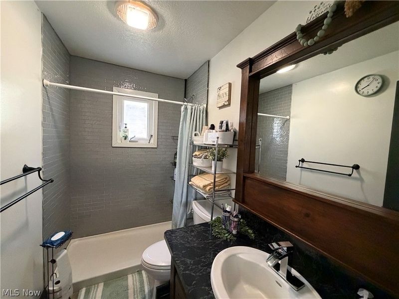 15131 Tavern Road, Burton, OH 44021 Photo 11