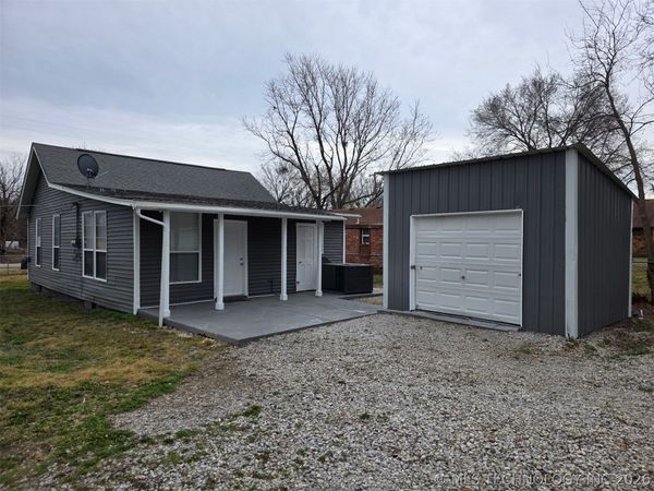 215 S Main Street , Vera, OK 74082
