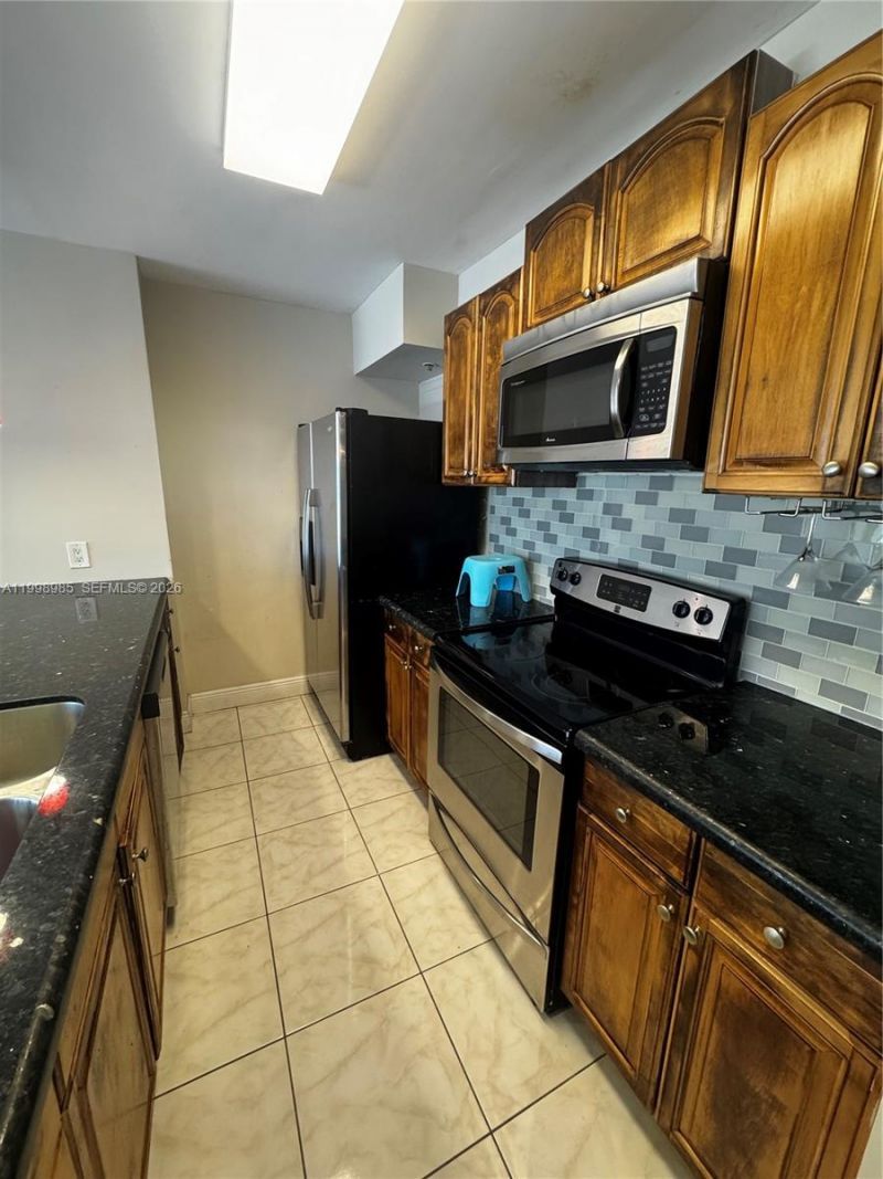 7545 E Treasure Dr, Unit 9K, North Bay Village, FL 33141 Photo
