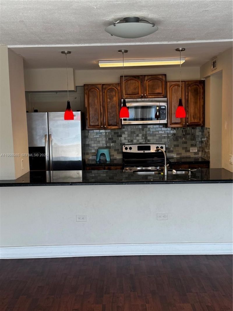 7545 E Treasure Dr, Unit 9K, North Bay Village, FL 33141 Photo