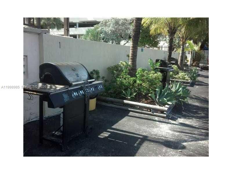 7545 E Treasure Dr, Unit 9K, North Bay Village, FL 33141 Photo