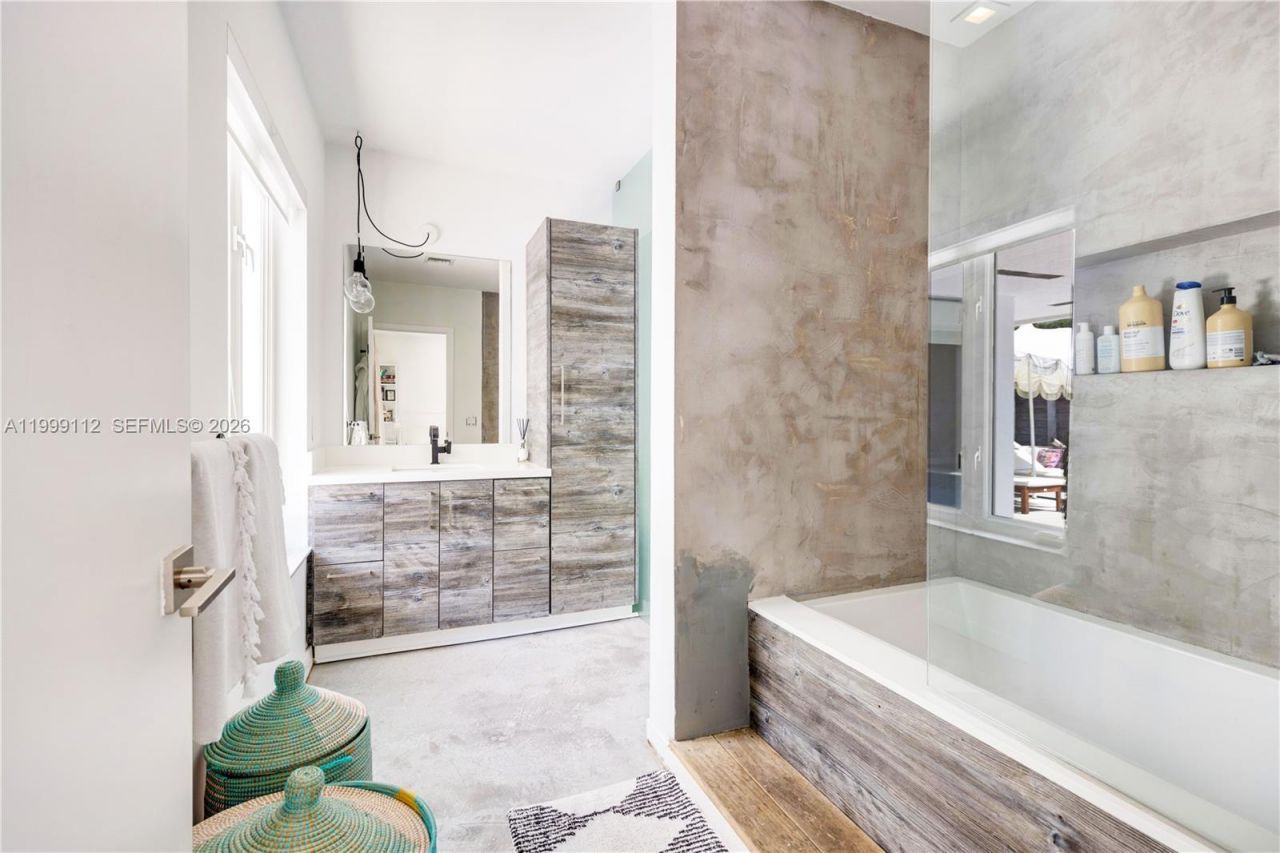 524 Warren Ln, Key Biscayne, FL 33149 Photo