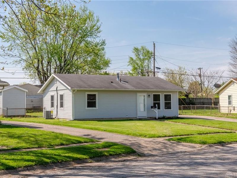 883 Omard Drive, Xenia, OH 45385 Photo 2