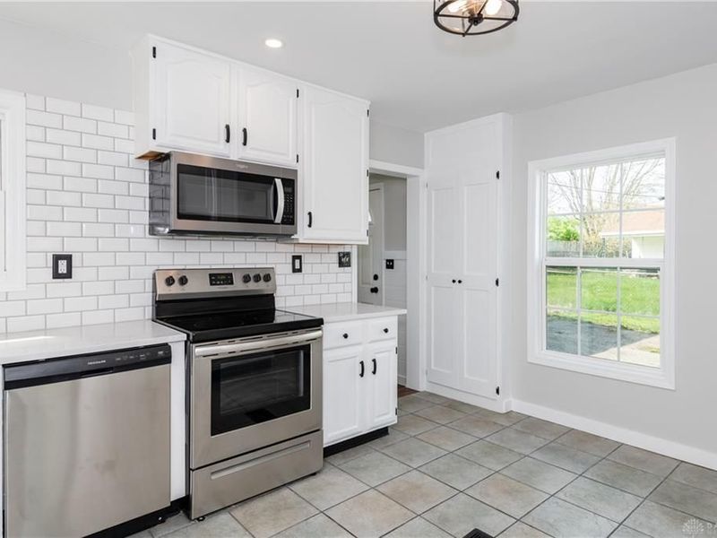 883 Omard Drive, Xenia, OH 45385 Photo 5