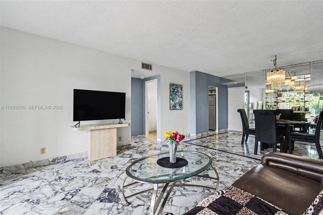 4330 Hillcrest Dr , Unit 405, Hollywood, FL 33021 Photo