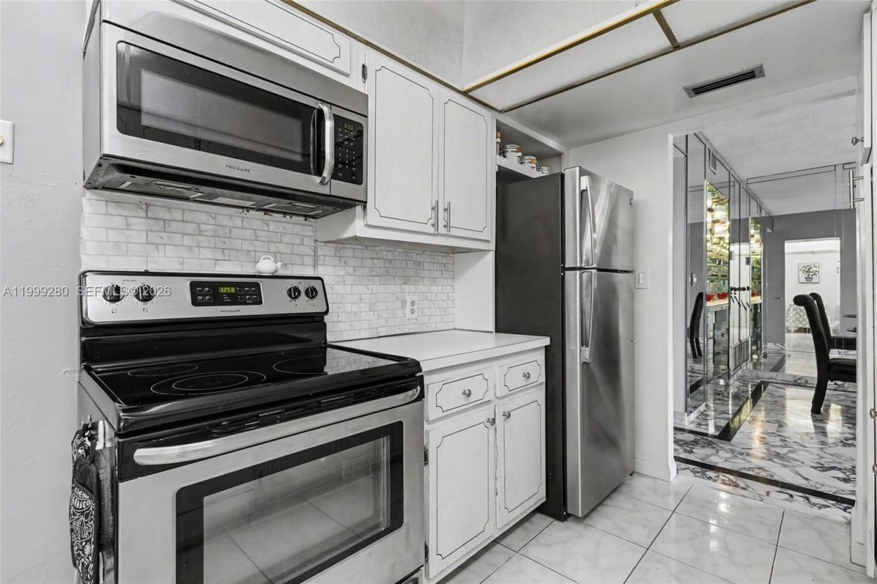 4330 Hillcrest Dr , Unit 405, Hollywood, FL 33021 Photo