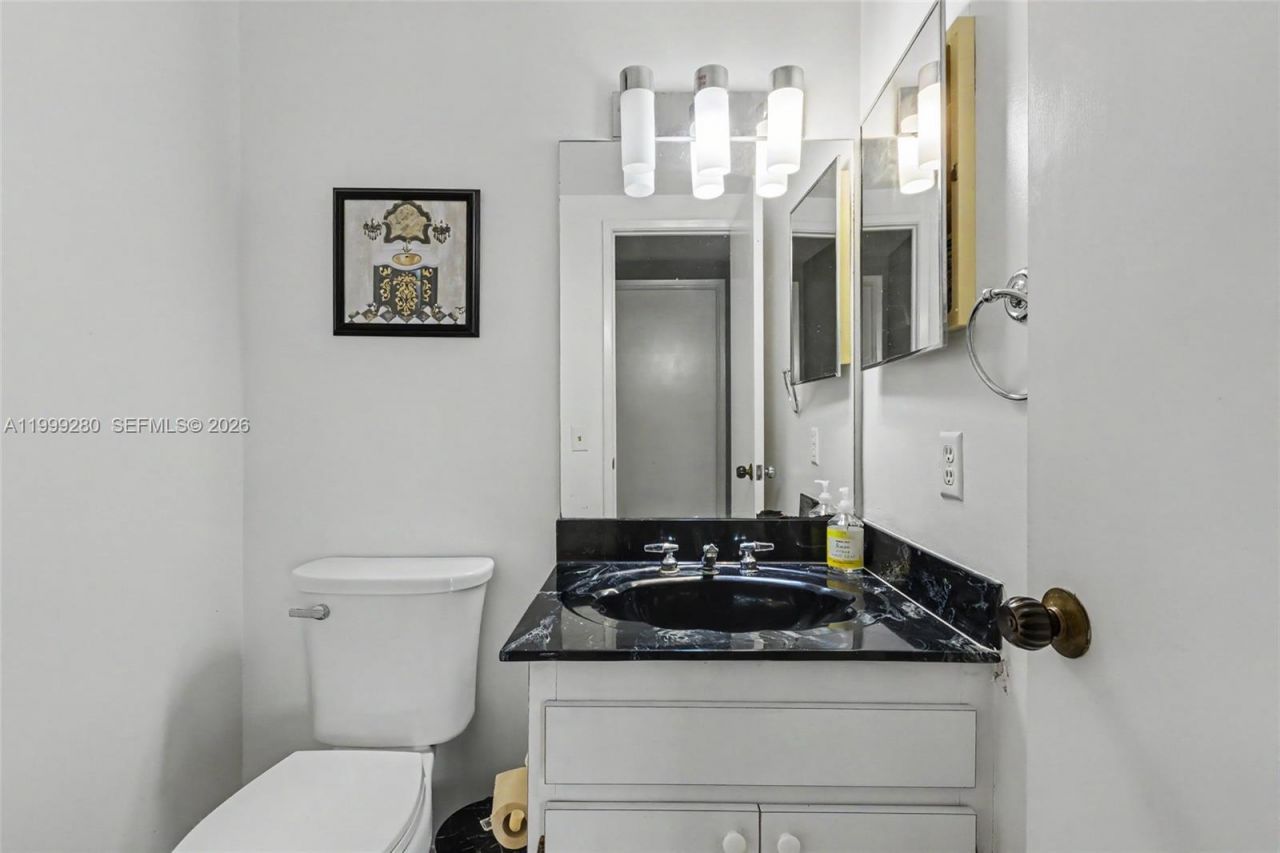 4330 Hillcrest Dr , Unit 405, Hollywood, FL 33021 Photo