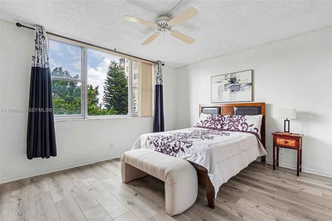 4330 Hillcrest Dr , Unit 405, Hollywood, FL 33021 Photo