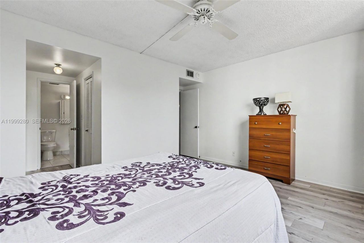 4330 Hillcrest Dr , Unit 405, Hollywood, FL 33021 Photo