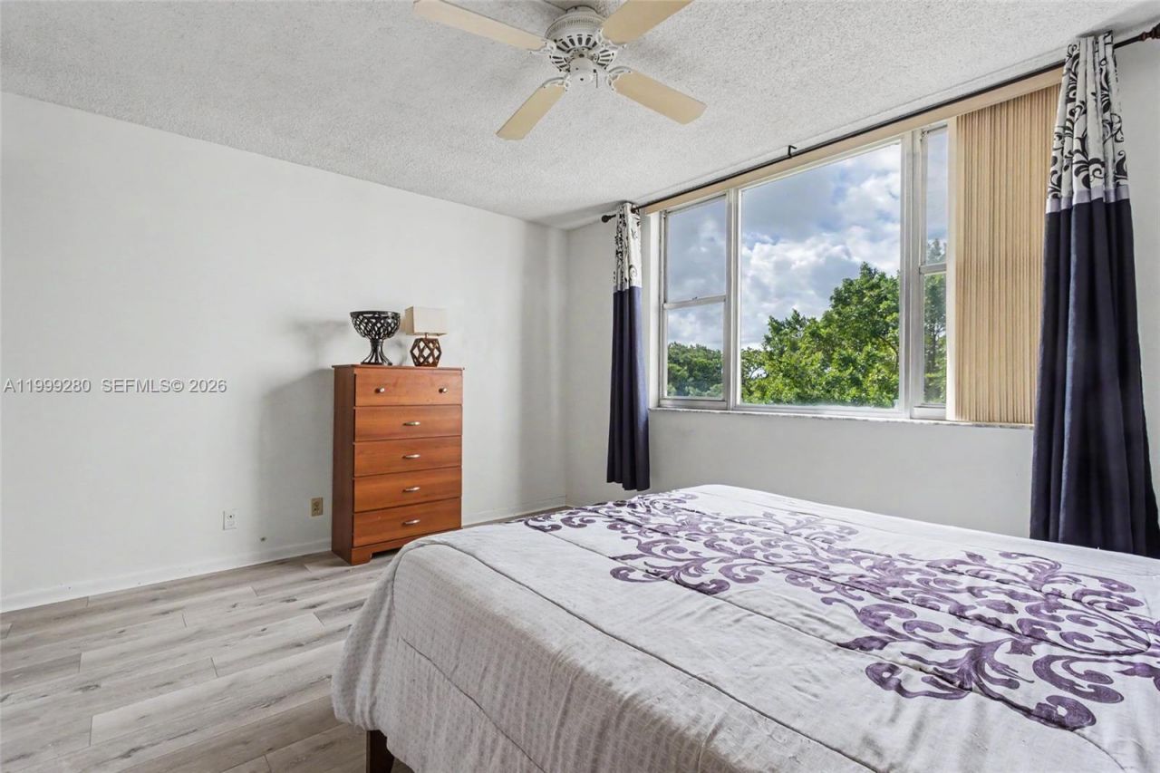 4330 Hillcrest Dr , Unit 405, Hollywood, FL 33021 Photo