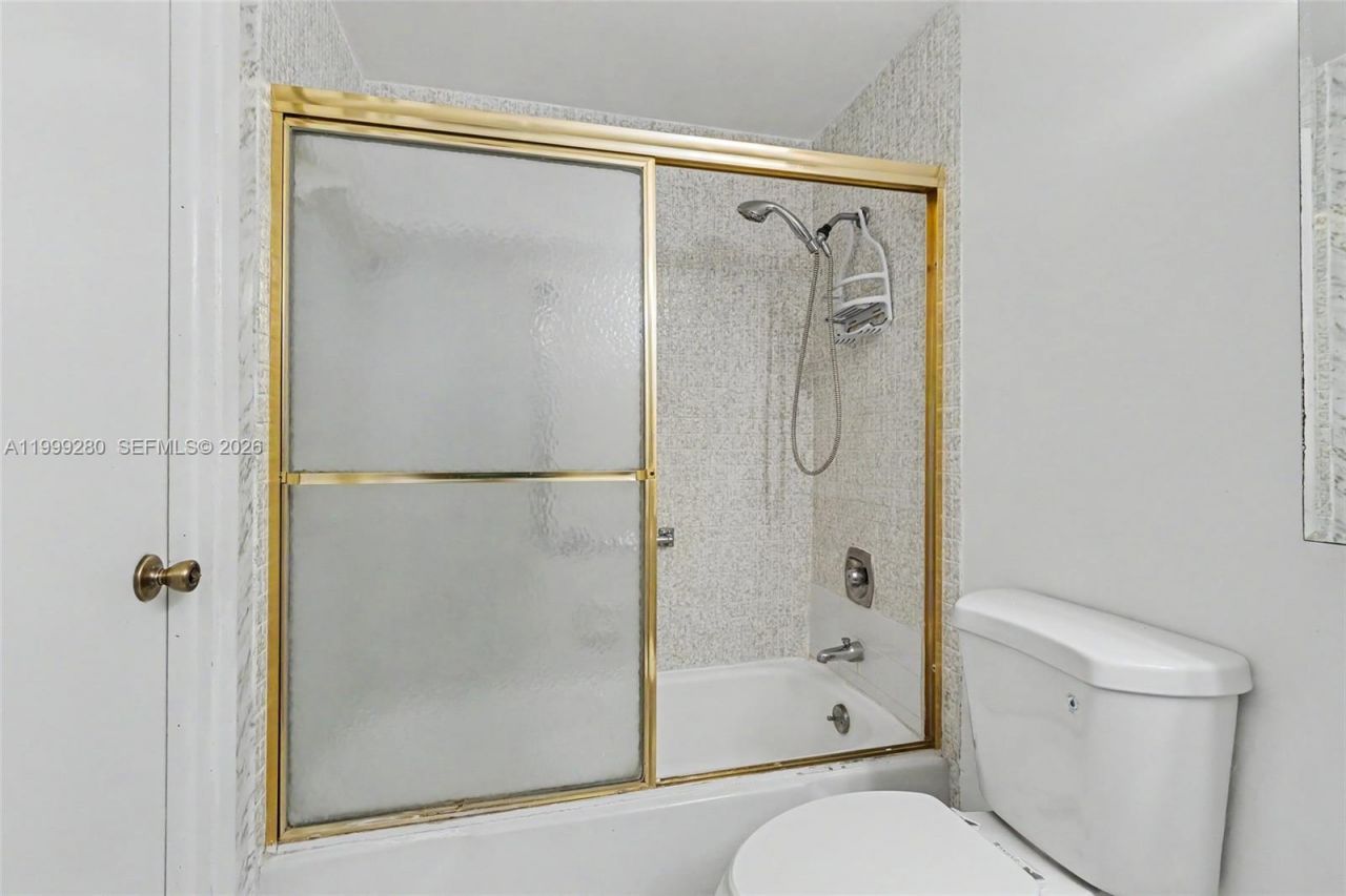 4330 Hillcrest Dr , Unit 405, Hollywood, FL 33021 Photo