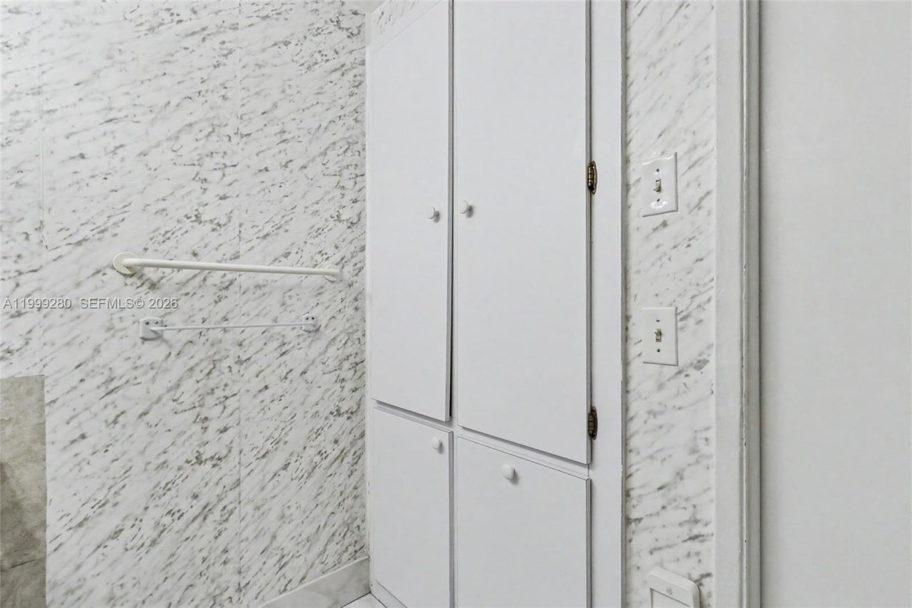 4330 Hillcrest Dr , Unit 405, Hollywood, FL 33021 Photo