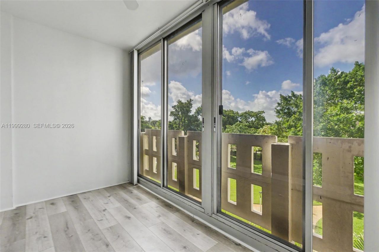 4330 Hillcrest Dr , Unit 405, Hollywood, FL 33021 Photo