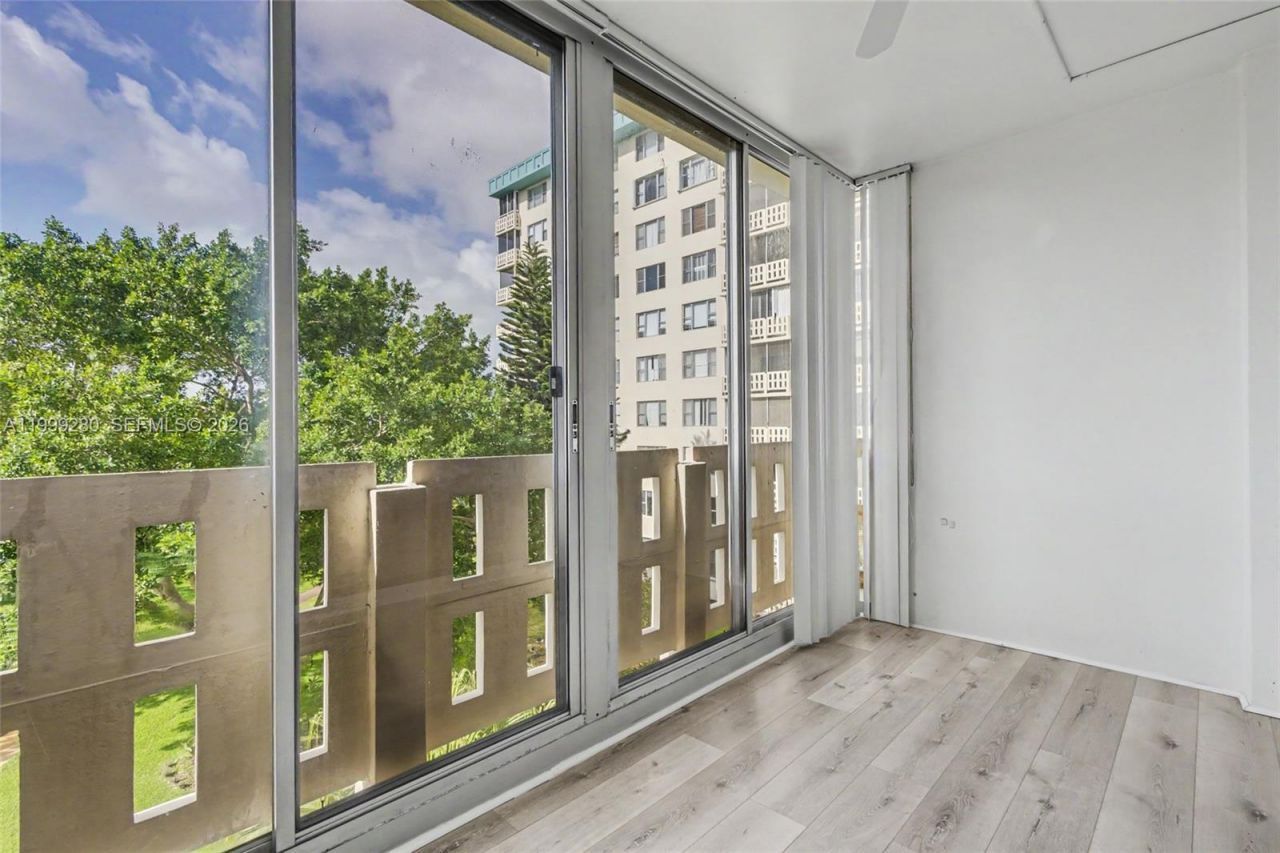 4330 Hillcrest Dr , Unit 405, Hollywood, FL 33021 Photo