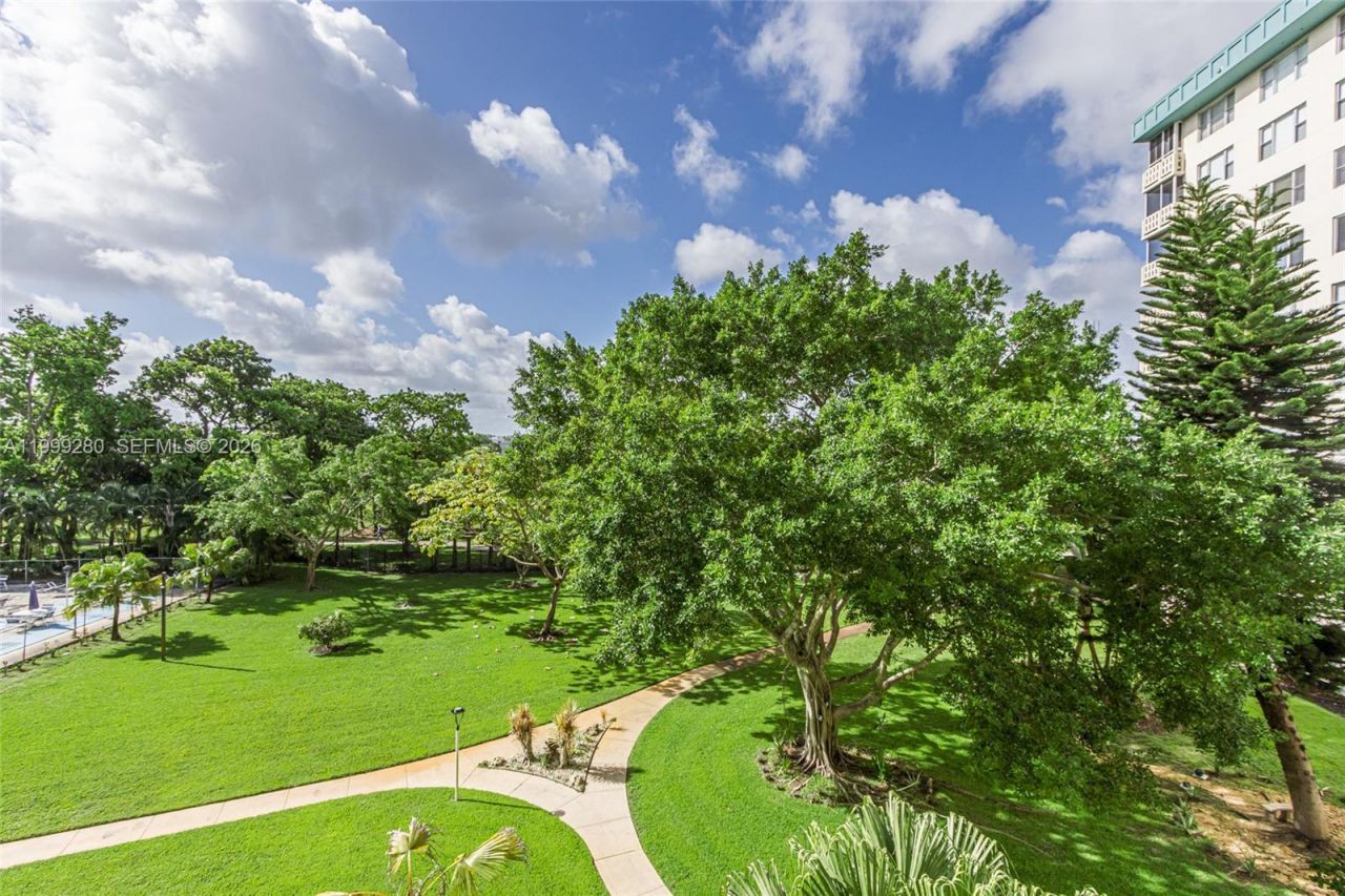 4330 Hillcrest Dr , Unit 405, Hollywood, FL 33021 Photo