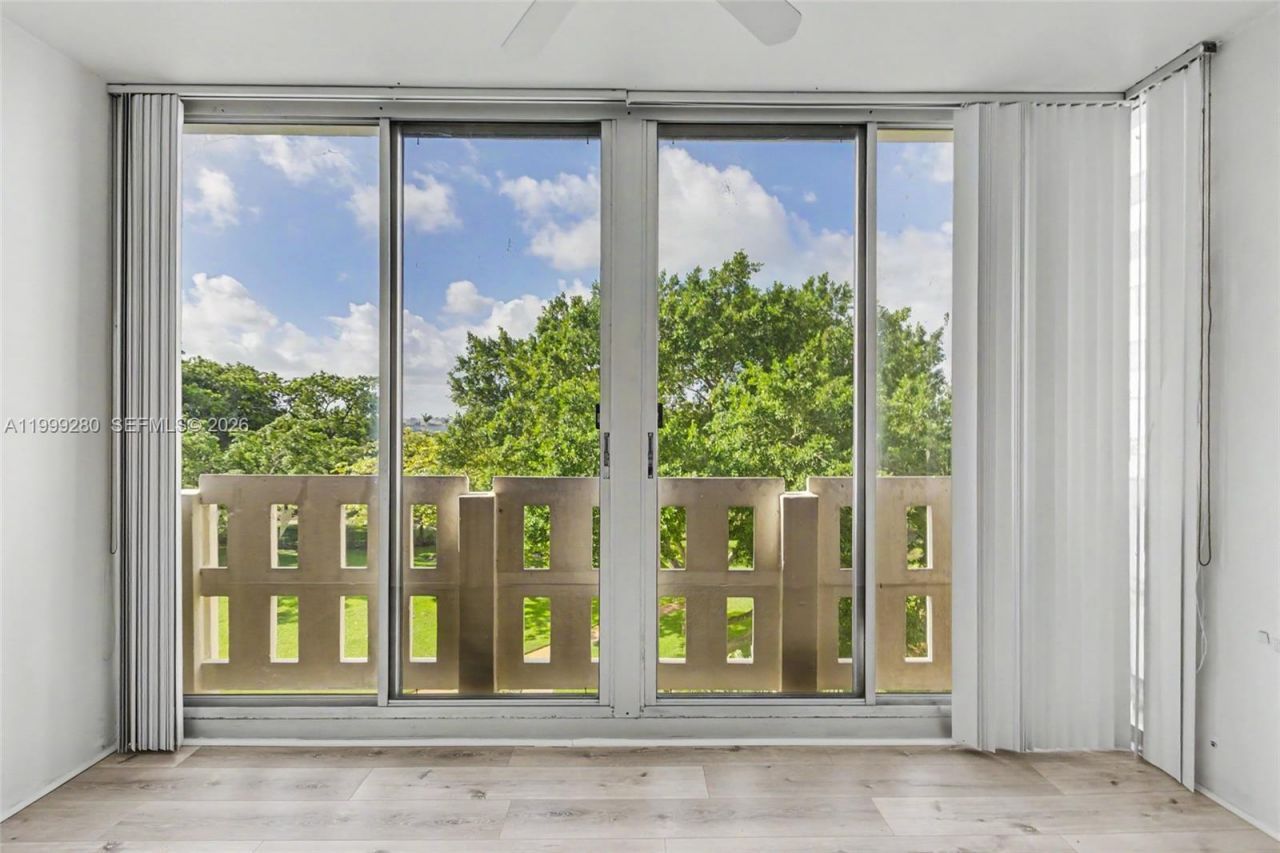 4330 Hillcrest Dr , Unit 405, Hollywood, FL 33021 Photo