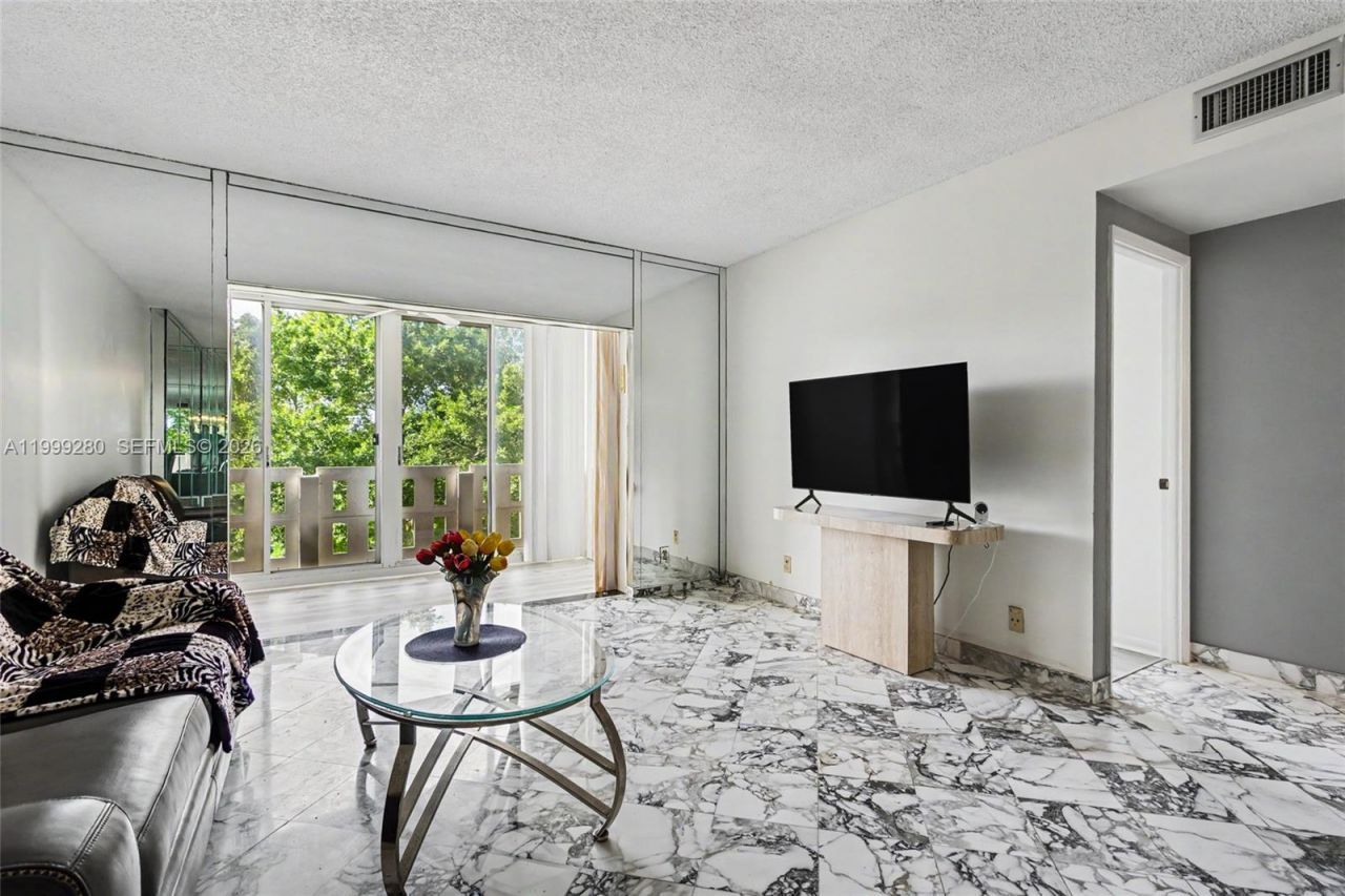 4330 Hillcrest Dr , Unit 405, Hollywood, FL 33021 Photo