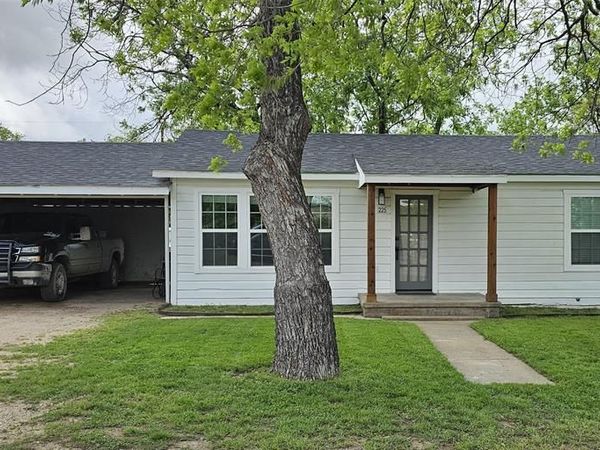 225 S Avenue D, Cross Plains, TX 76443
