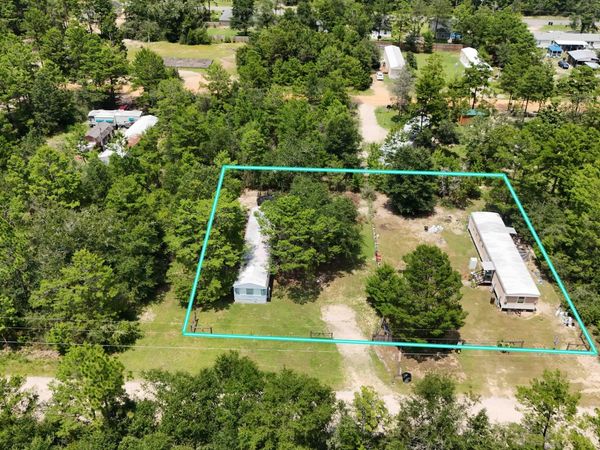 102 W Snapdragon Street, DeFuniak Springs, FL 32433