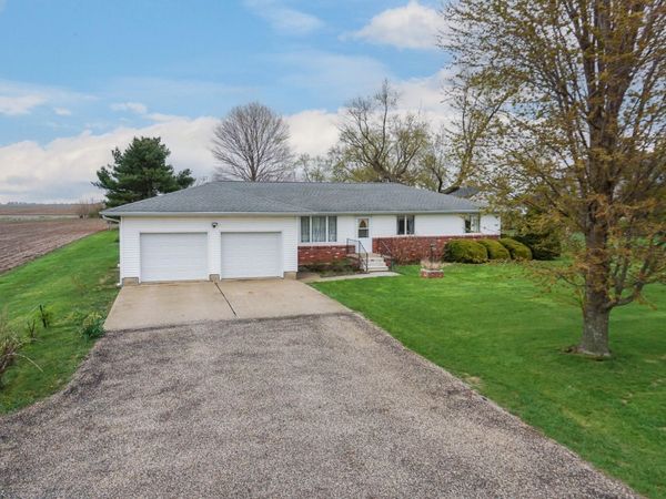 1109 W 4th Street , Delavan, IL 61734