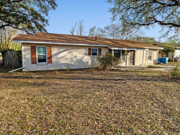 612 E Hutchinson St, Beeville, TX 78102