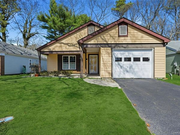 204 Belfast Lane , Ridge, NY 11961